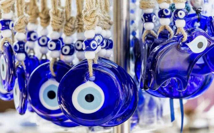 10 Greek Superstitions People Still Believe In