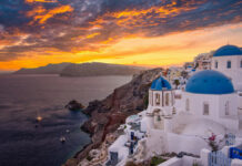 7 Reasons Why Americans Can’t Get Enough of Santorini (and Where They Go Instead Now)