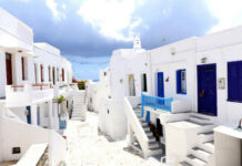 Best Cycladic Islands for Traditional Architecture & Whitewashed Charm